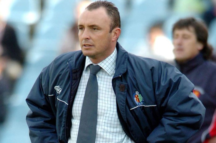 Josu Uribe en la banda como entrenador del Getafe CF